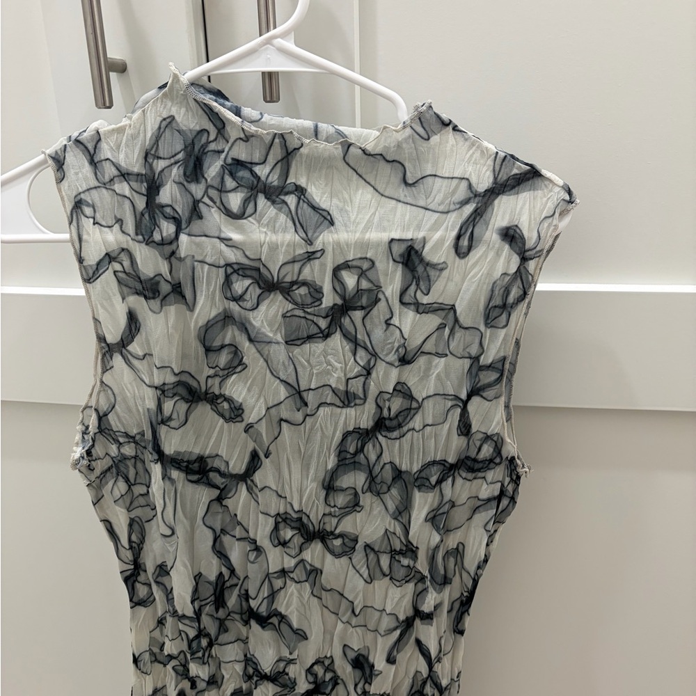 Women’s White and Black Bow Patterned Sheer Sleeveless top